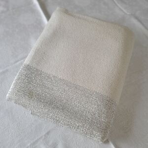 Dramatic Tablecloth Set, Silver & White